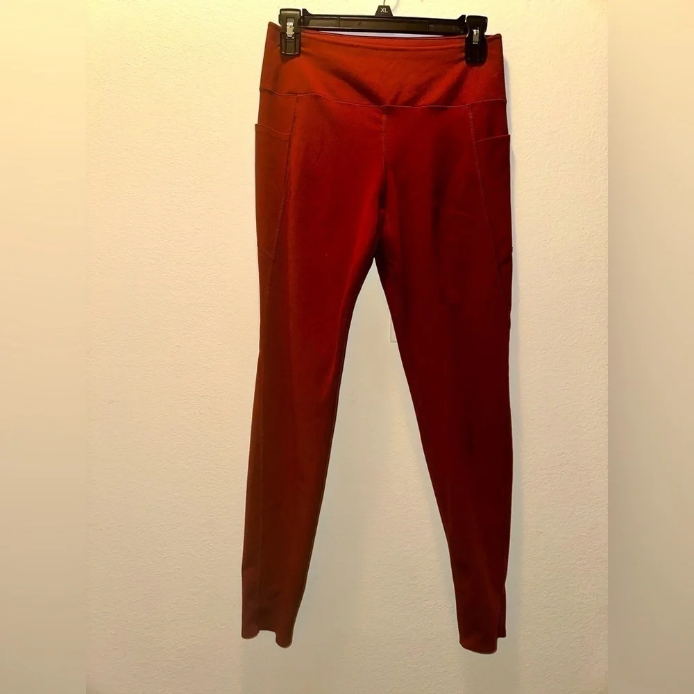 Uniqlo women’s burnt orange athletic leggings M activewear athleisure pockets